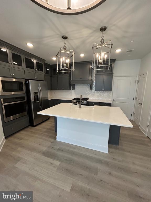 2512 W Peninsula Dr in Baltimore, MD - Foto de edificio - Building Photo