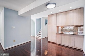 8934 Battery Pl in Bethesda, MD - Building Photo - Building Photo