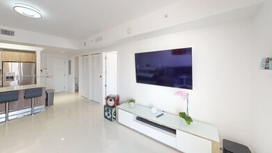 5300 Paseo Blvd, Unit 1607 in Doral, FL - Building Photo - Building Photo