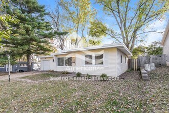 20 St Laurence Dr in Florissant, MO - Foto de edificio - Building Photo