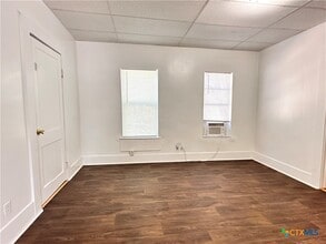 244 W Sessom Dr in San Marcos, TX - Building Photo - Building Photo