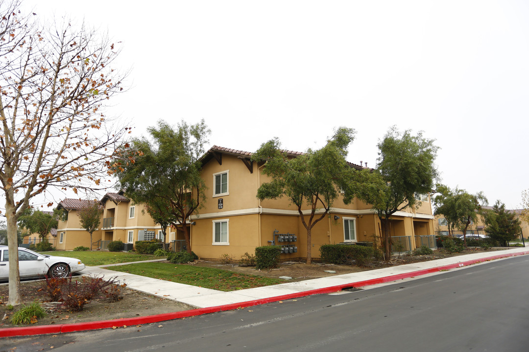 Sunny View Family Apartments I in Delano, CA - Building Photo