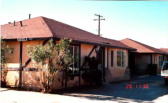 12222 Kiowa Rd in Apple Valley, CA - Building Photo - Building Photo