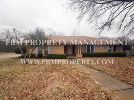 1103 Scarlet Oaks Cir in Ennis, TX - Building Photo