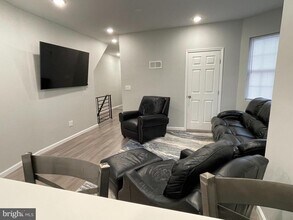 250 W Bridge St in Morrisville, PA - Building Photo - Building Photo