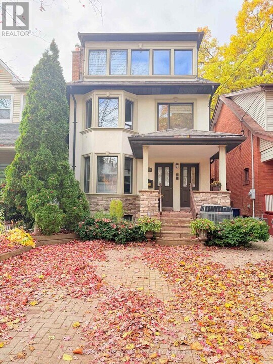 490 Windermere Ave in Toronto, ON - Building Photo