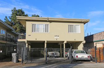 9825 Macarthur Blvd in Oakland, CA - Building Photo - Building Photo