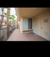 7147 S Durango Dr in Las Vegas, NV - Building Photo - Building Photo