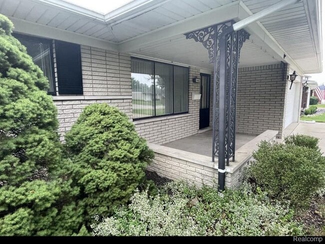 34660 MacDonald Dr in Sterling Heights, MI - Building Photo - Building Photo