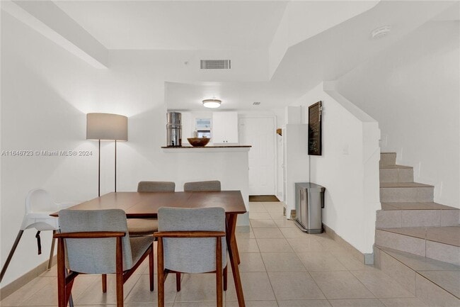 123 SW 17th Rd in Miami, FL - Foto de edificio - Building Photo