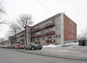 4701 de Courtrai Apartments