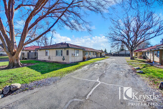 Red Robin Apartments in Sacramento, CA - Foto de edificio - Building Photo