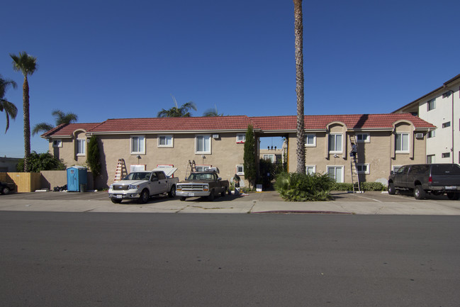 Swift Ave Apartments in San Diego, CA - Building Photo - Building Photo