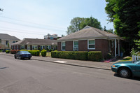 Floresta Court in Portland, OR - Foto de edificio - Building Photo