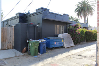 1520 Andalusia Ave in Venice, CA - Foto de edificio - Building Photo