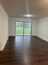 9777 Nob Hill Ct in Sunrise, FL - Foto de edificio - Building Photo