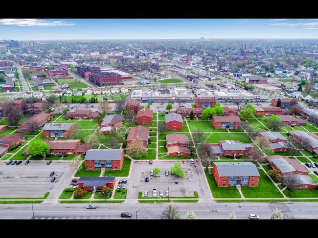 Towne Gardens in Buffalo, NY - Building Photo - Building Photo