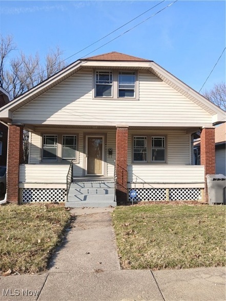 property at 824 W Laclede Ave