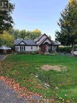 240 Martins St in Pickering, ON - Building Photo