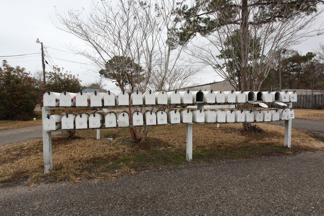 East Acres in Ocean Springs, MS - Building Photo - Building Photo