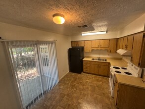 21520 Campbell Dr in Brooksville, FL - Building Photo - Building Photo