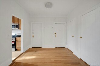 840 Bronx River Rd in Yonkers, NY - Building Photo - Building Photo