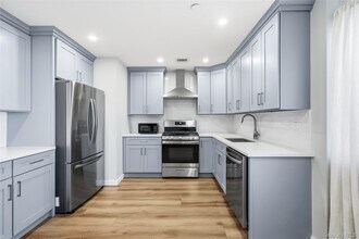 62 South St in Oyster Bay, NY - Building Photo - Building Photo