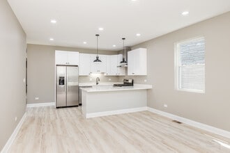 1044 N Springfield Ave in Chicago, IL - Building Photo - Building Photo