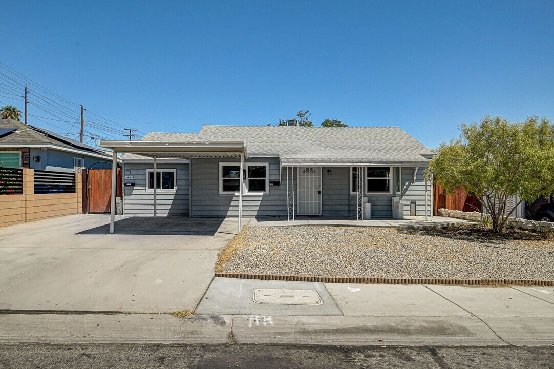 1405 E Bridger Ave in Las Vegas, NV - Building Photo