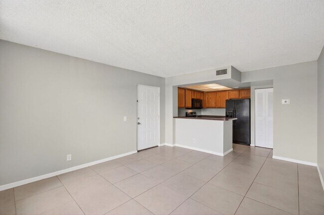 752 Executive Center Dr in West Palm Beach, FL - Building Photo - Building Photo