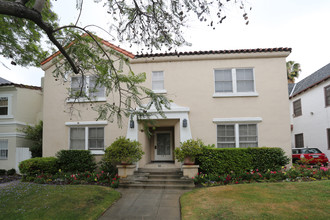 121 N La Peer Dr in Beverly Hills, CA - Building Photo - Building Photo