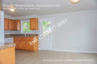 1045 E Victory Rd in Boise, ID - Building Photo - Building Photo