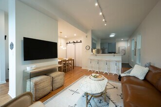 1939 N Honore St, Unit 1F in Chicago, IL - Building Photo - Building Photo