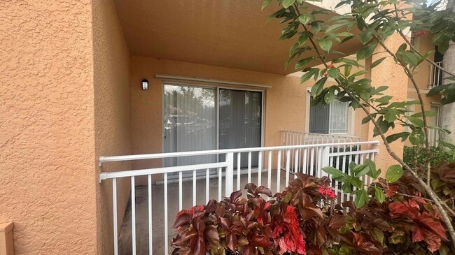 191 SW Palm Dr, Unit 105 in Port St. Lucie, FL - Foto de edificio - Building Photo