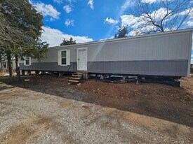 155 San Jacinto St in Bastrop, TX - Building Photo
