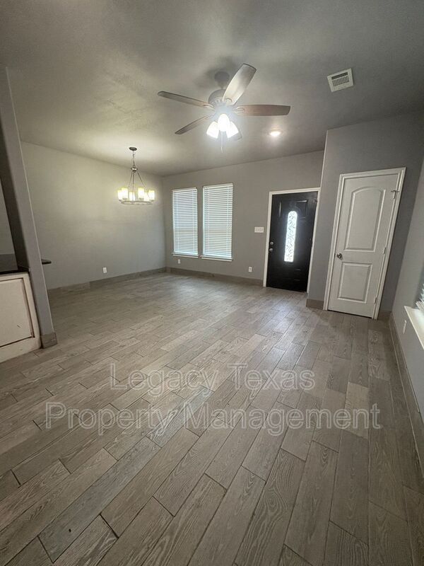 216 Cleveland St in Cleburne, TX - Building Photo - Building Photo