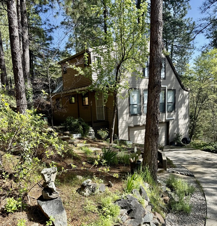 15119 Sierra Star Ln in Grass Valley, CA - Foto de edificio