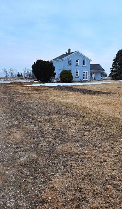 5815 LS in Manitowoc, WI - Building Photo