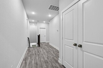 4675 Bellfort Ave in Houston, TX - Building Photo - Building Photo