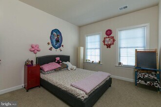 42607 Offenham Terrace in Chantilly, VA - Building Photo - Building Photo