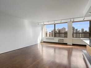 1455 N Sandburg Terrace in Chicago, IL - Building Photo - Building Photo