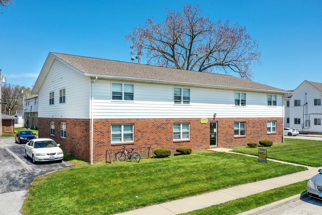 The Oakwood in Bowling Green, OH - Building Photo