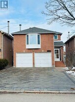 5235 Astwell Ave in Mississauga, ON - Building Photo