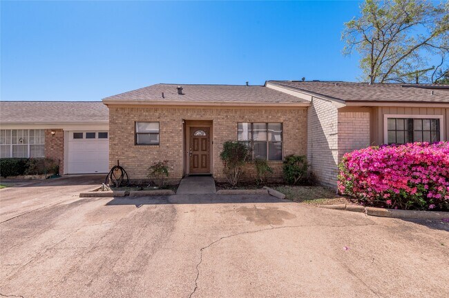 1401 Ave O in Huntsville, TX - Building Photo - Building Photo