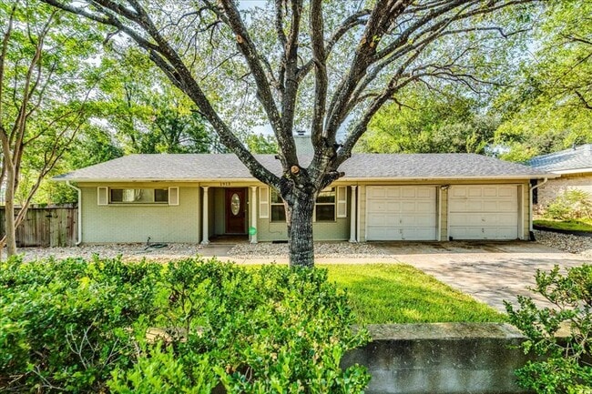property at 1913 Rogge Ln