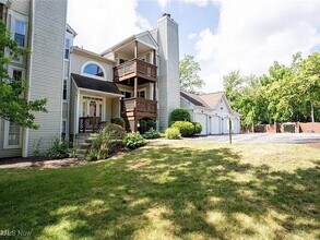1316 Cedarwood Dr, Unit D3 in Westlake, OH - Building Photo - Building Photo