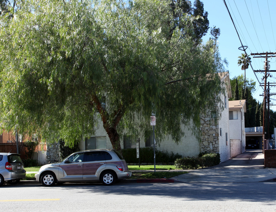 5353 Canoga Ave in Woodland Hills, CA - Building Photo