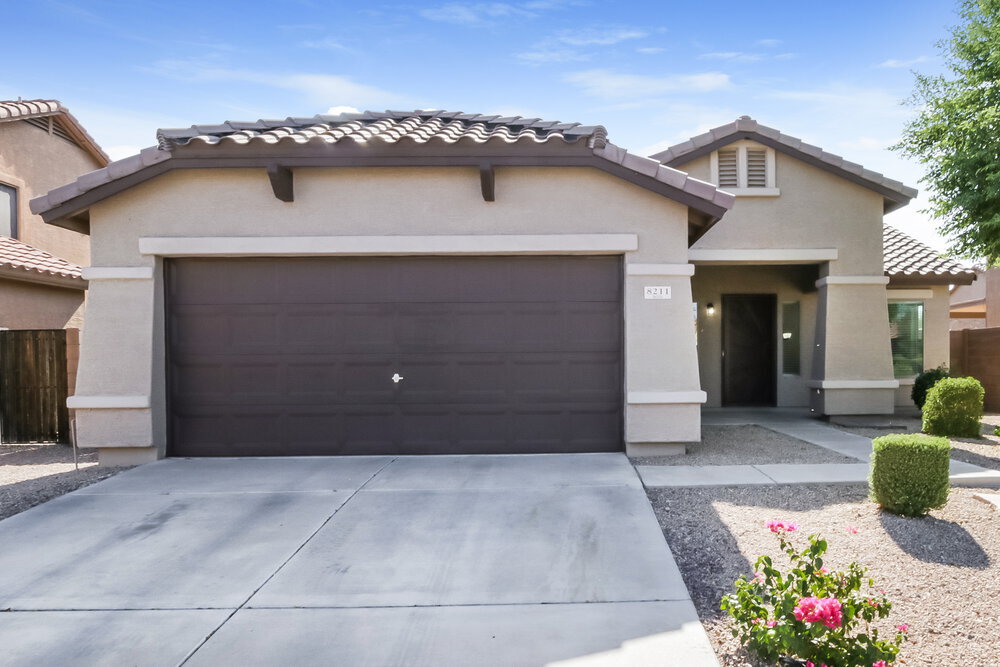 8211 S 53rd Ave in Phoenix, AZ - Building Photo