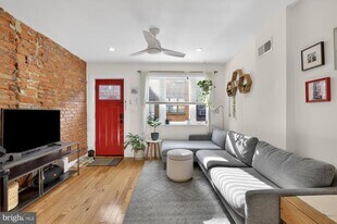 741 Watkins St in Philadelphia, PA - Building Photo