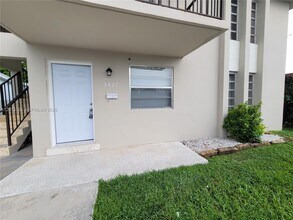 3425 SW 89th Ave in Miami, FL - Building Photo - Building Photo